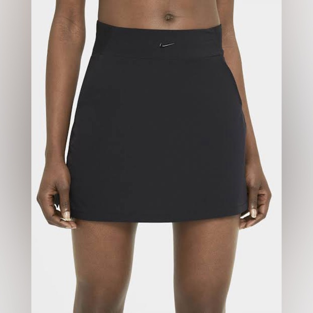 MUAVE Nike Women's Dri-Fit Bliss Luxe Training Skort Size Small